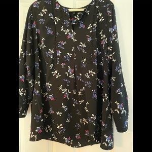 18/20 lane Bryant blouse! Sleeves roll up with button detail